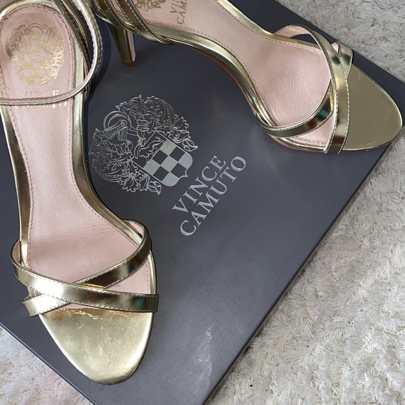 Heels - Picture 3 of 3